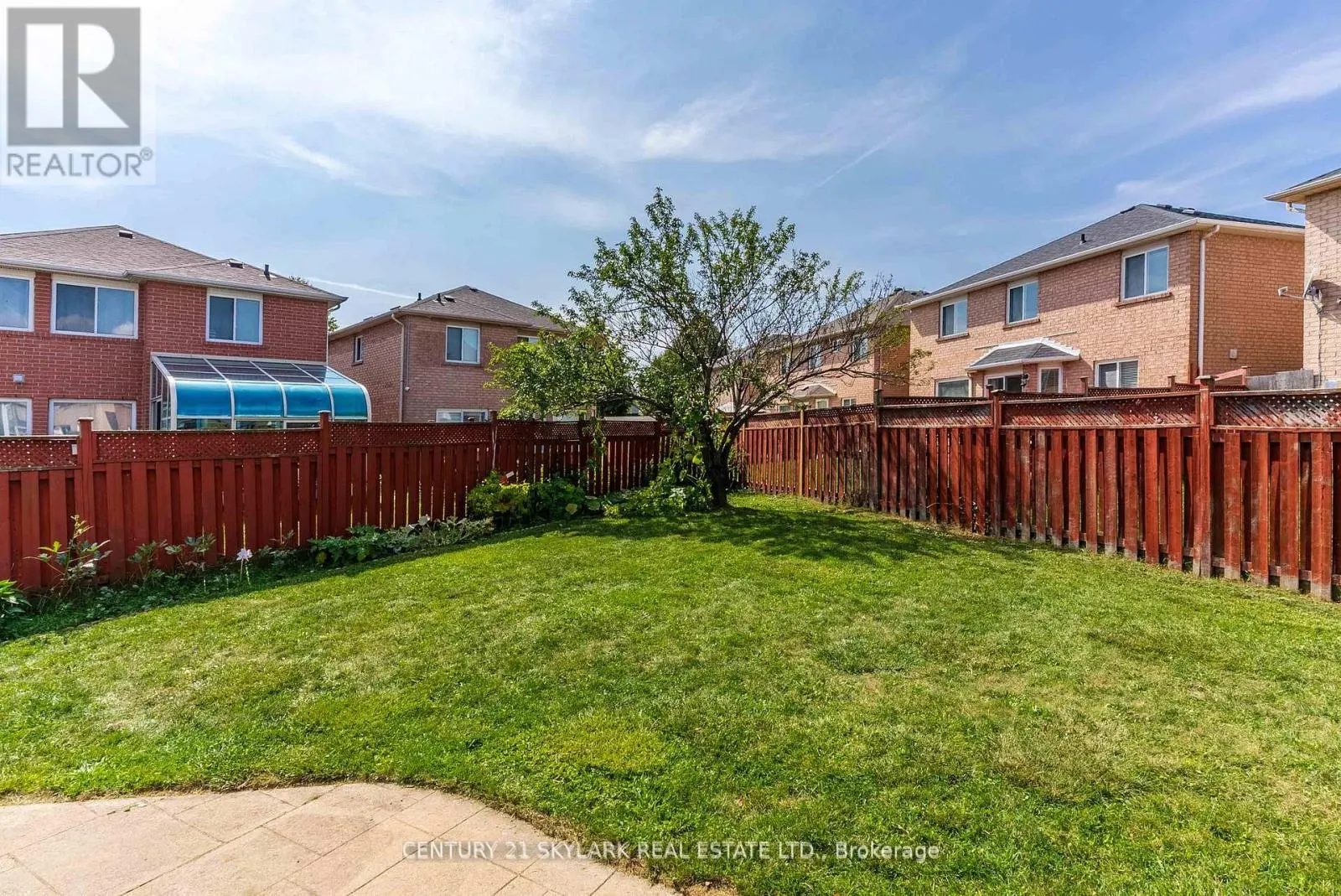 4 MOONSTONE COURT