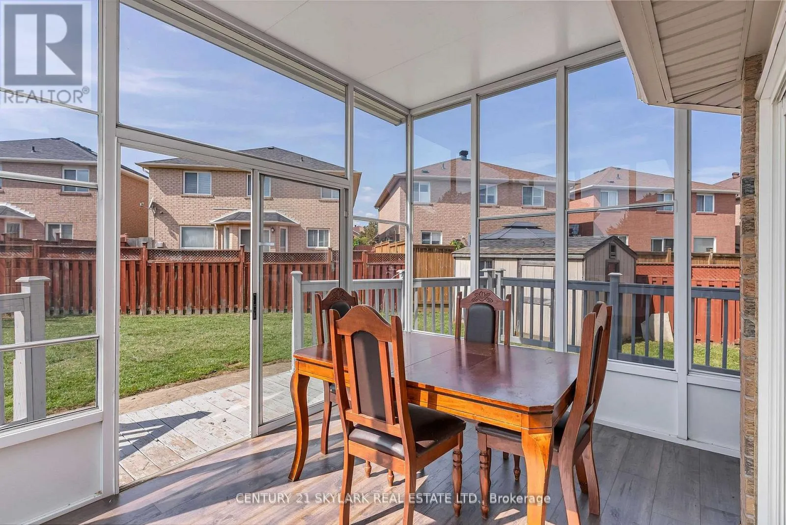 4 MOONSTONE COURT