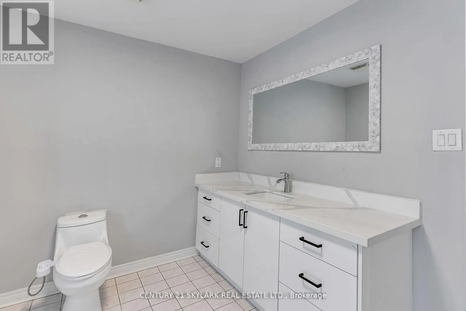 4 MOONSTONE COURT