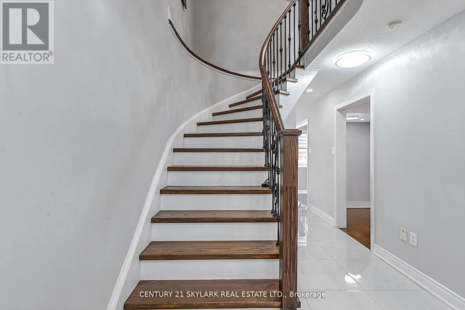 4 MOONSTONE COURT