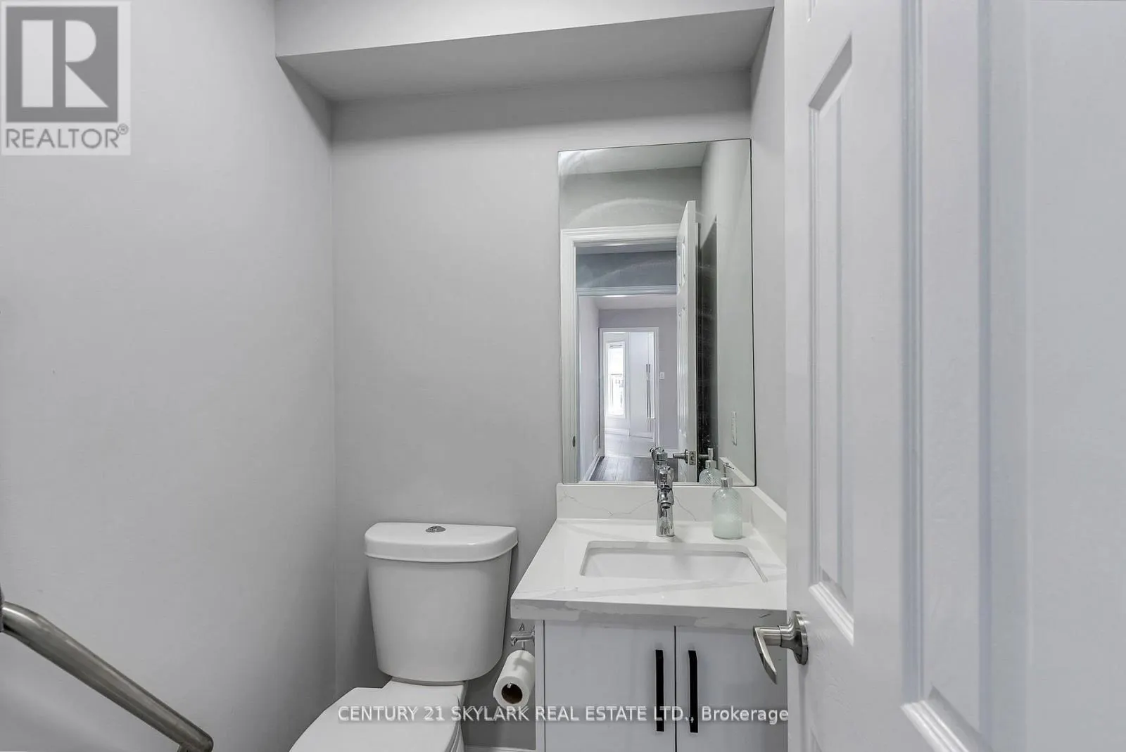 4 MOONSTONE COURT