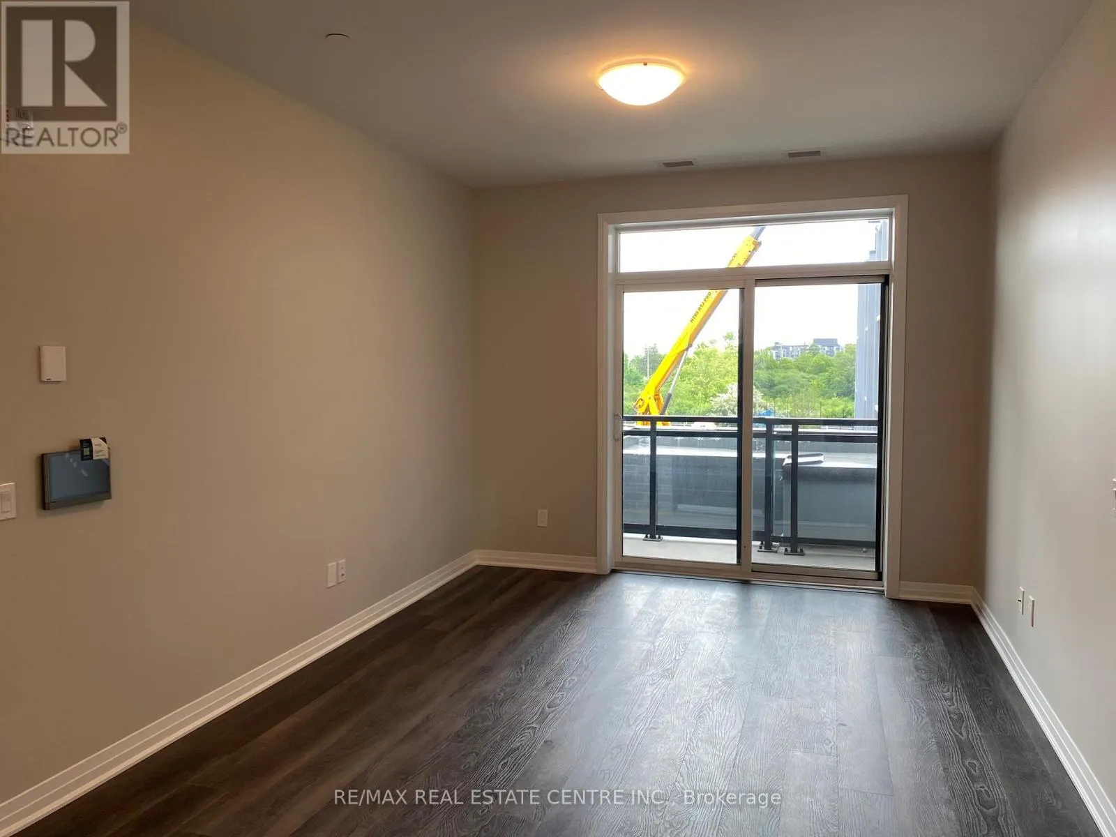 228 - 95 DUNDAS STREET W
