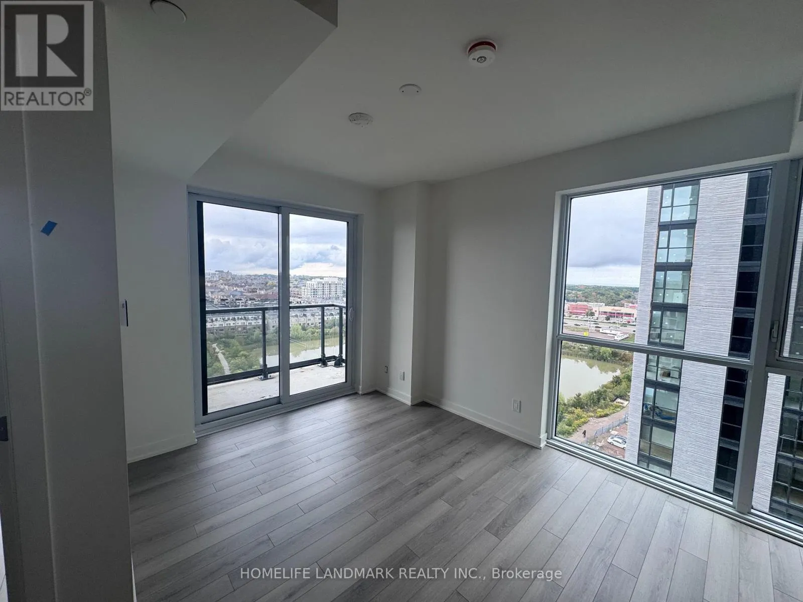 #1309 - 3079 TRAFALGAR ROAD