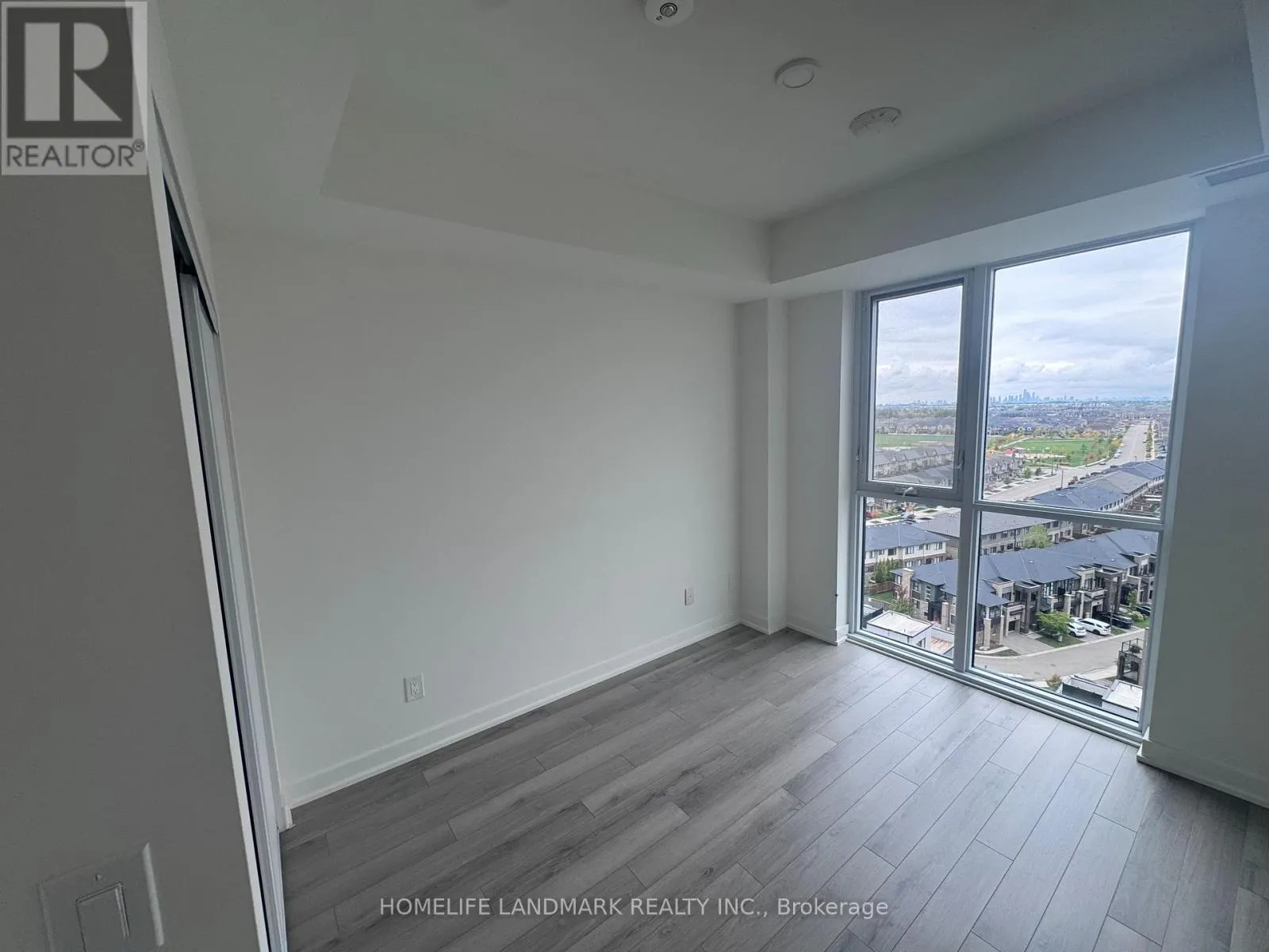 #1309 - 3079 TRAFALGAR ROAD