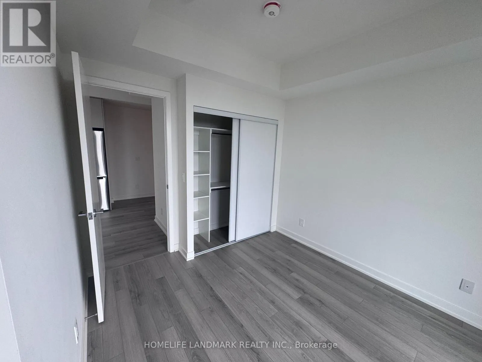 #1309 - 3079 TRAFALGAR ROAD