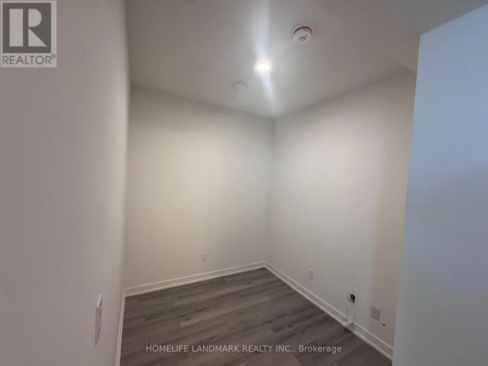 #1309 - 3079 TRAFALGAR ROAD