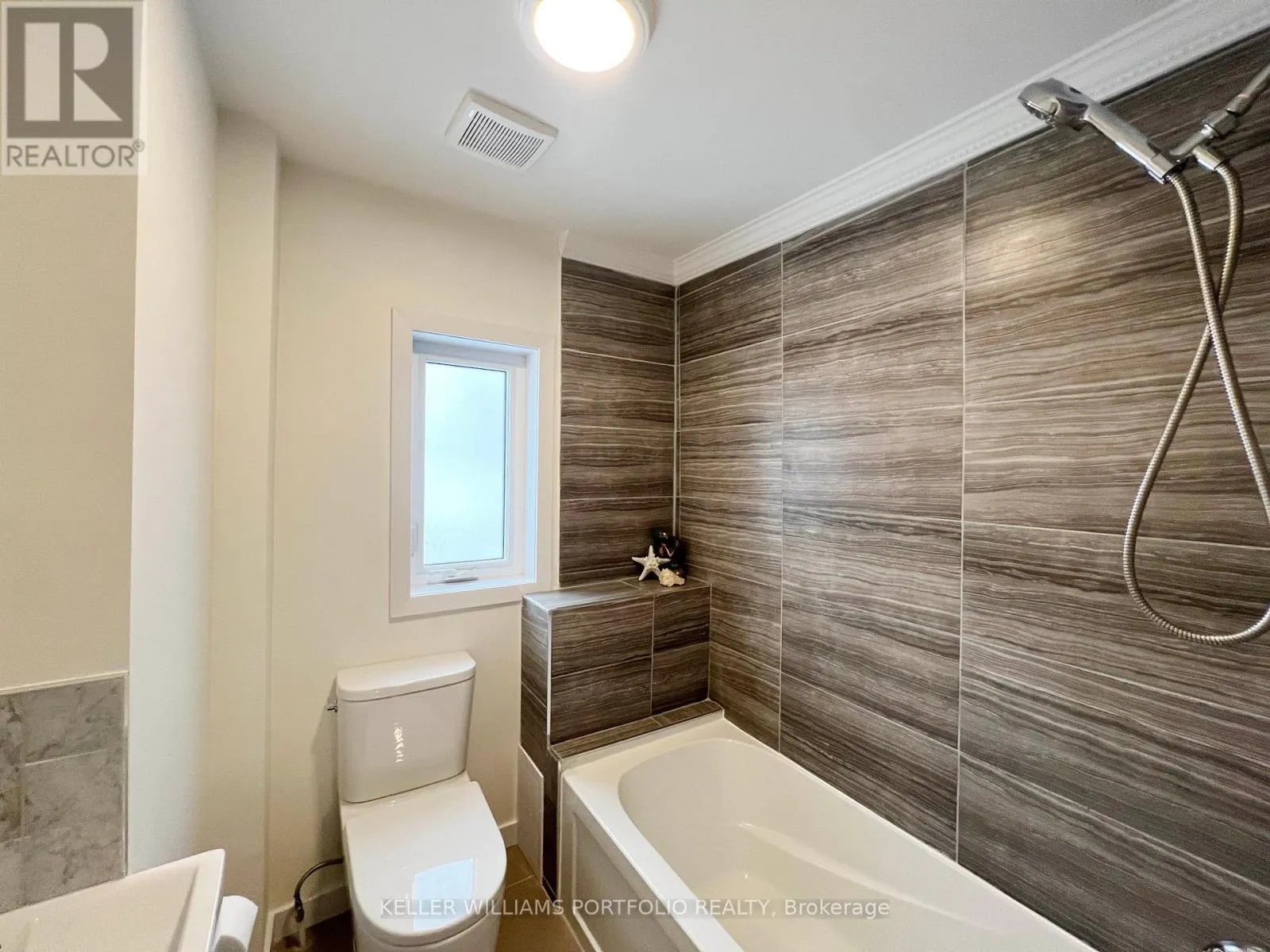 UPPER - 93 NORTHLAND AVENUE