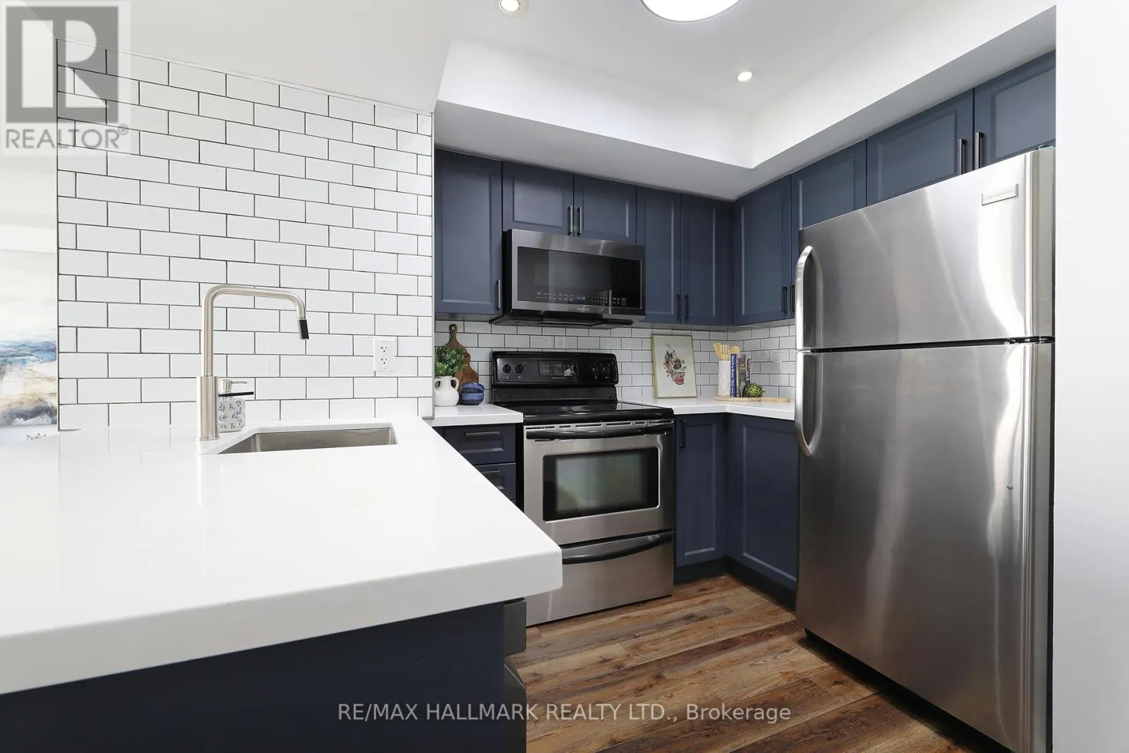 1005 - 18 LAIDLAW STREET