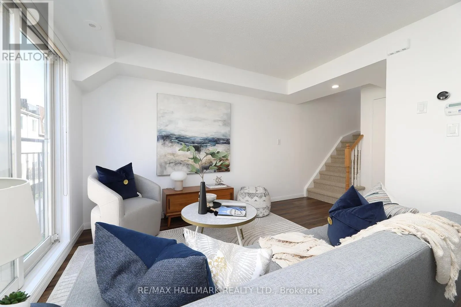1005 - 18 LAIDLAW STREET