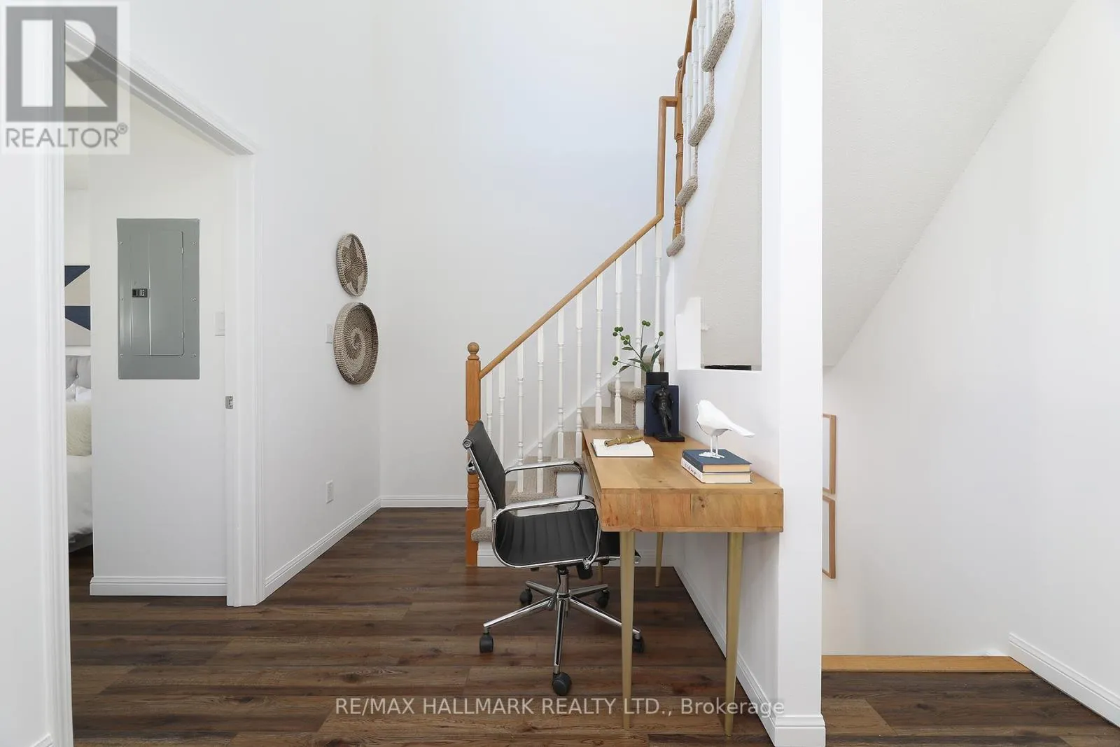 1005 - 18 LAIDLAW STREET