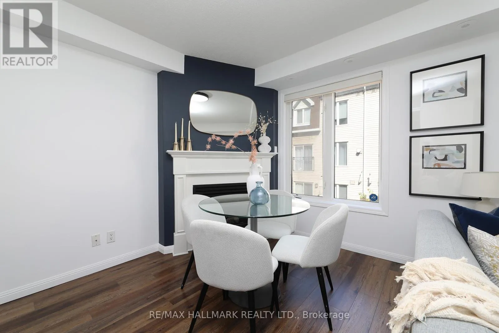 1005 - 18 LAIDLAW STREET