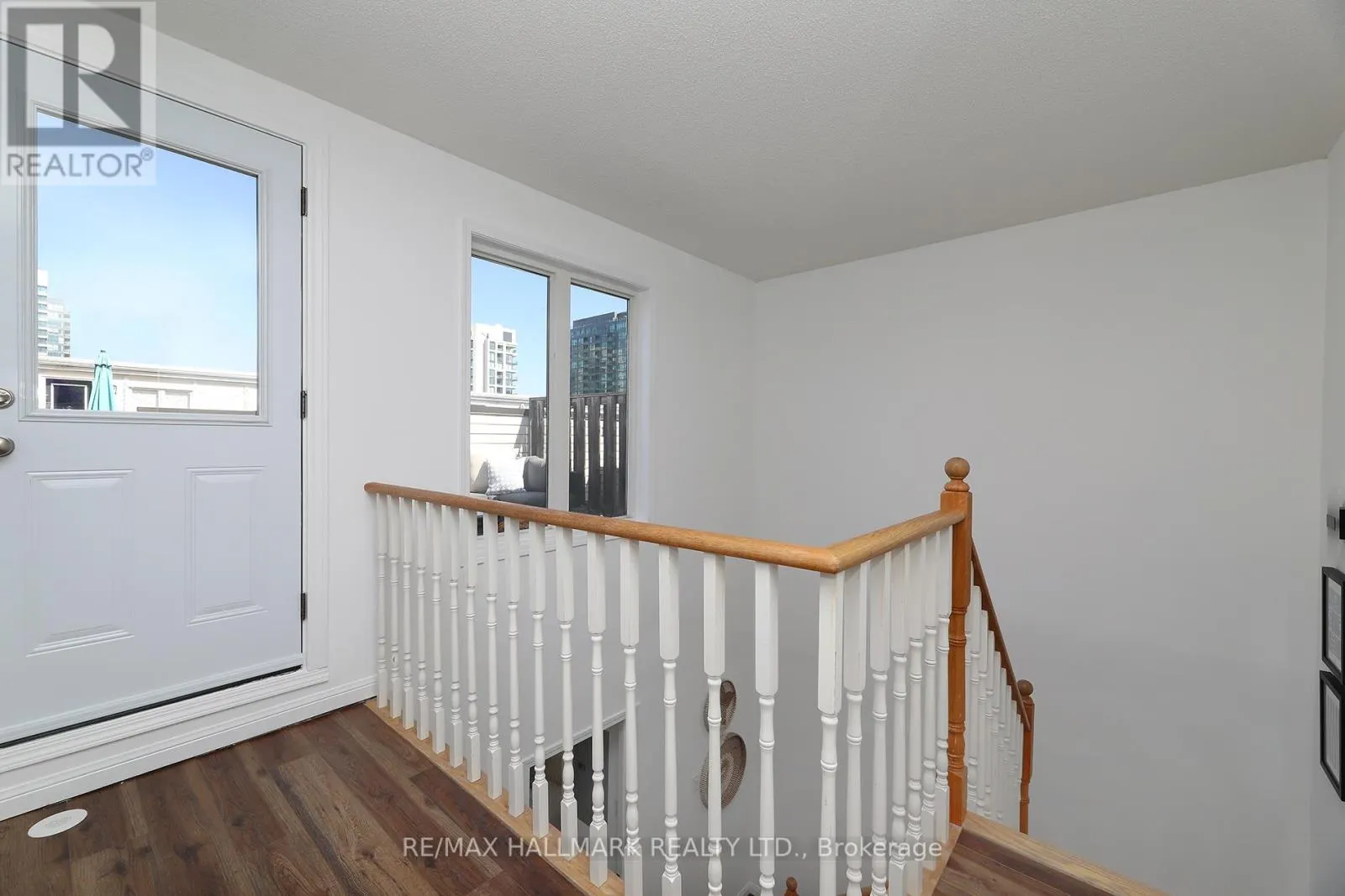 1005 - 18 LAIDLAW STREET