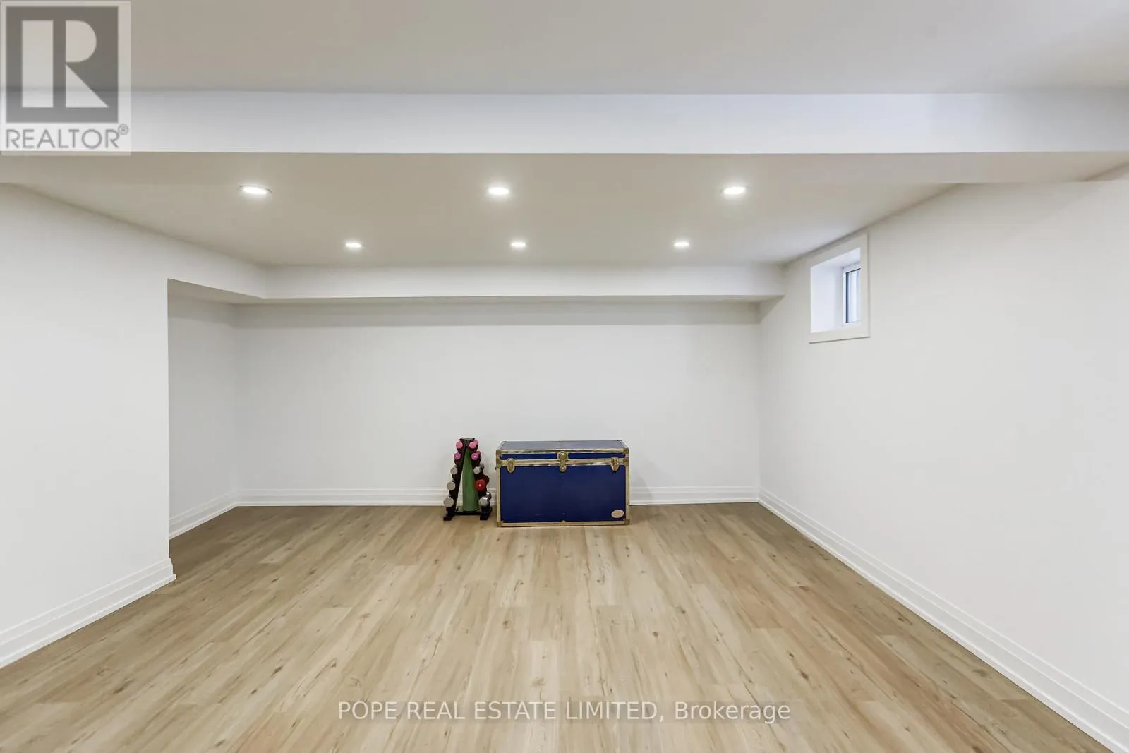 35 TOFIELD CRESCENT