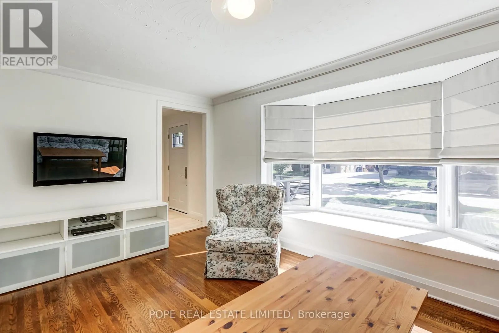 35 TOFIELD CRESCENT