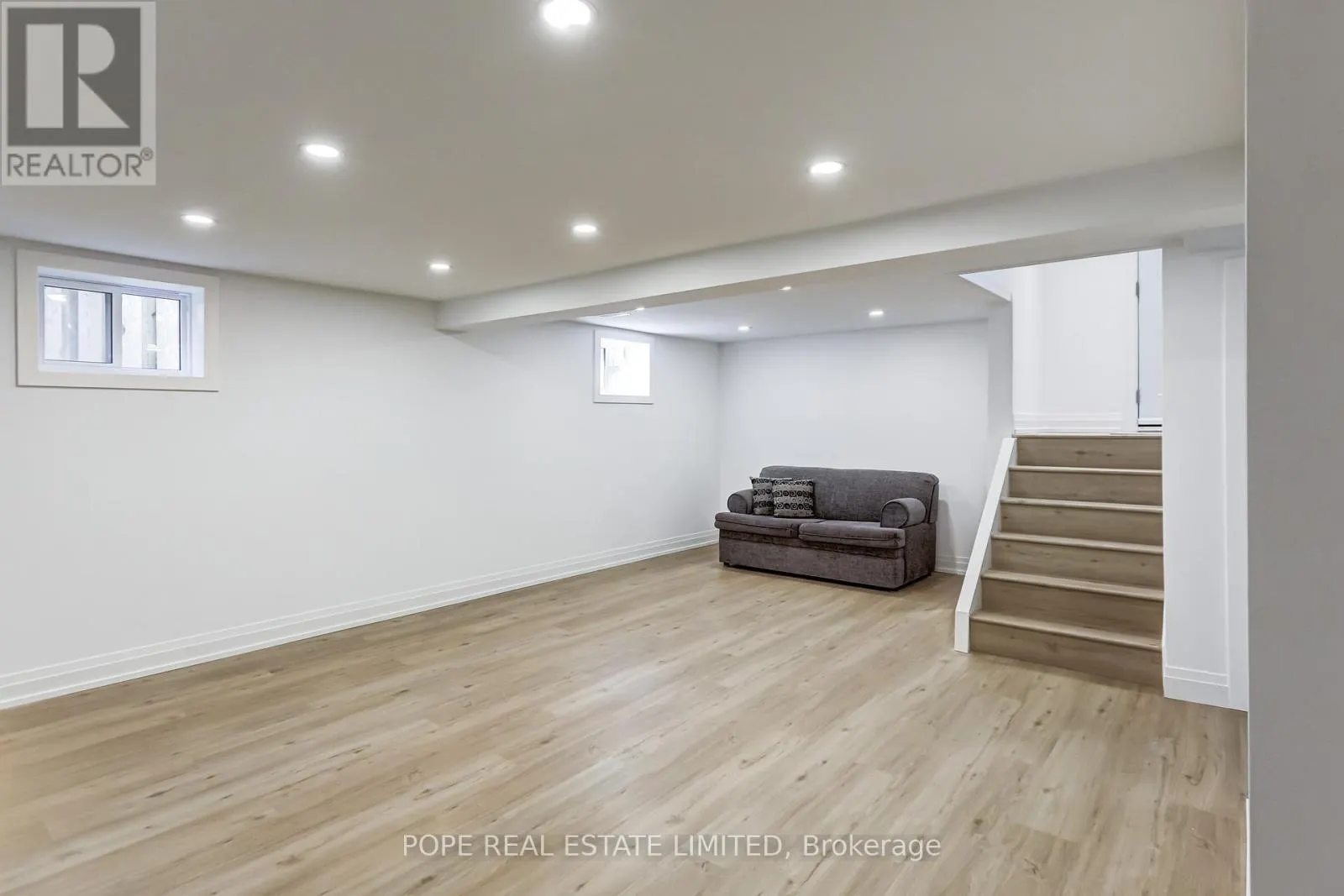 35 TOFIELD CRESCENT