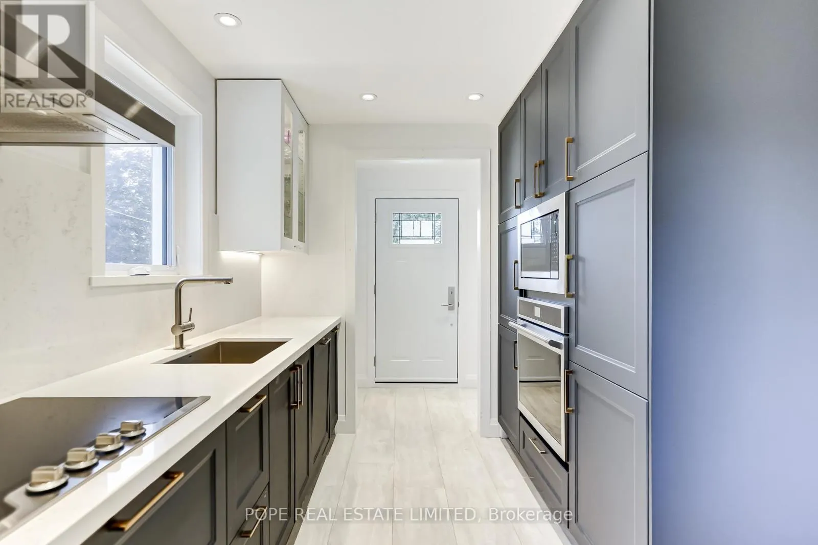 35 TOFIELD CRESCENT