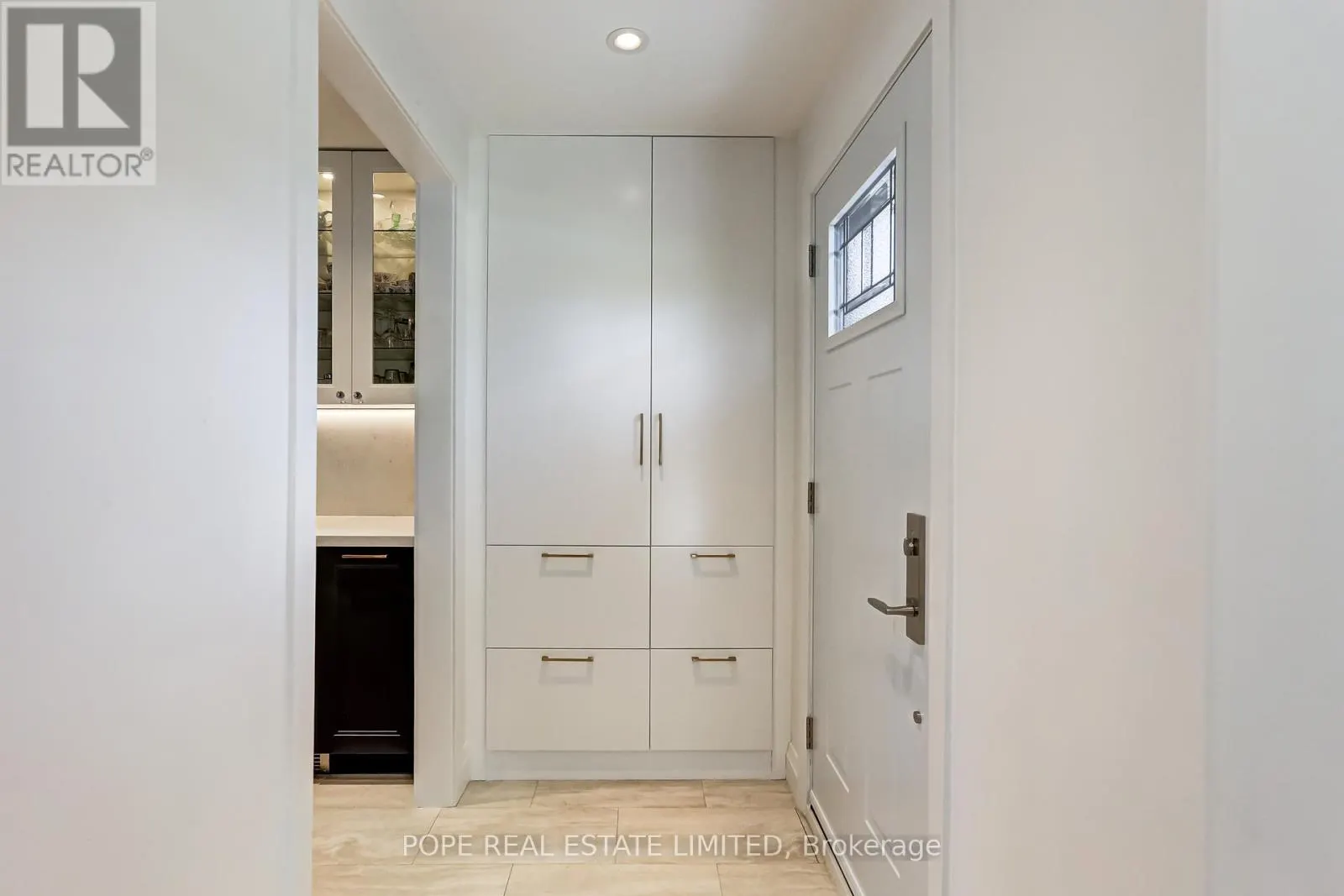 35 TOFIELD CRESCENT