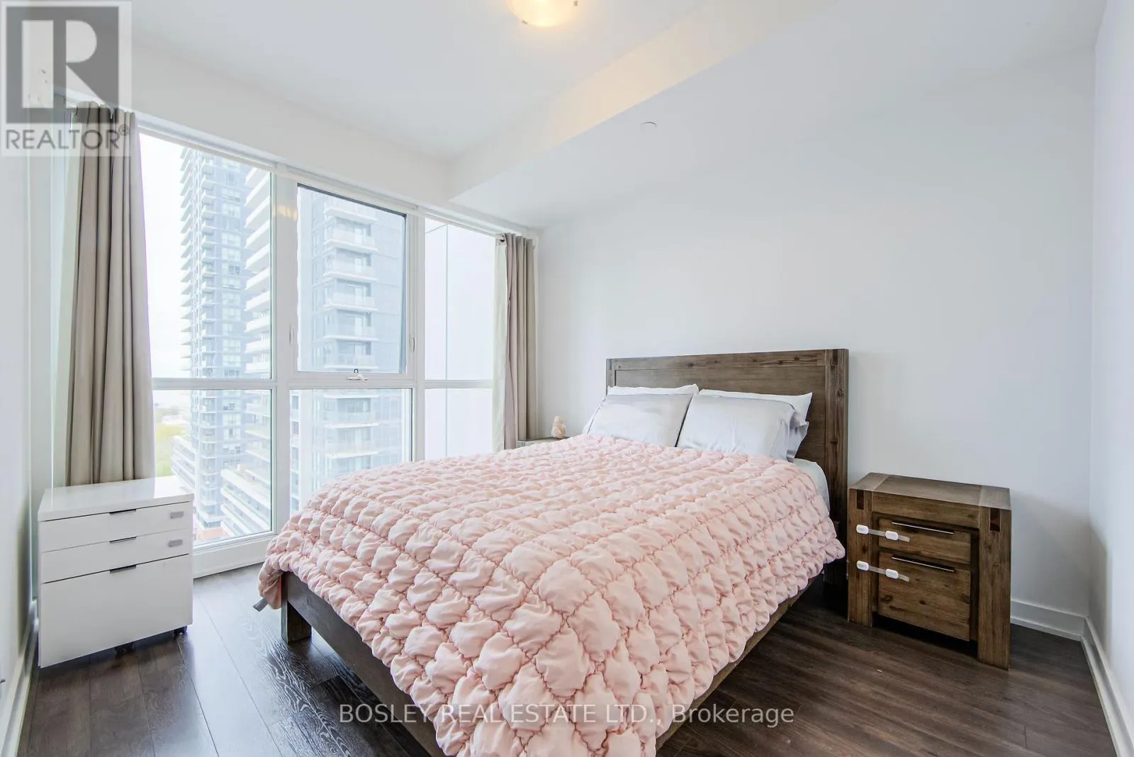 1210 - 10 PARK LAWN ROAD