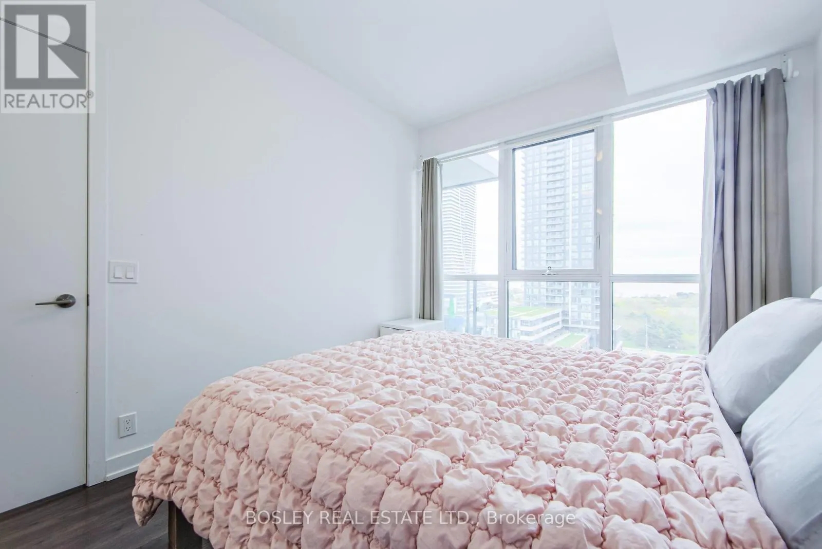 1210 - 10 PARK LAWN ROAD