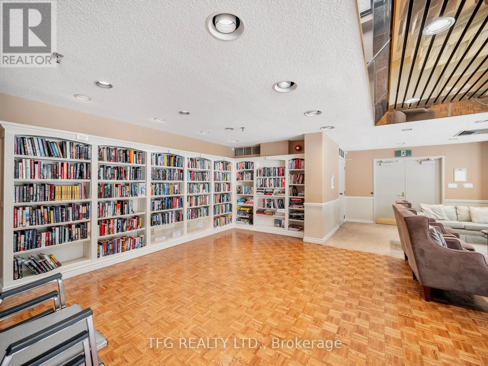 610 - 100 LAKESHORE ROAD E, #610