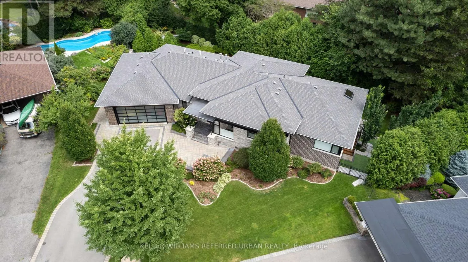 18 PLUMBSTEAD COURT