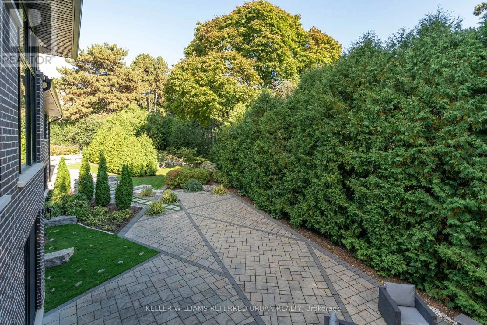 18 PLUMBSTEAD COURT