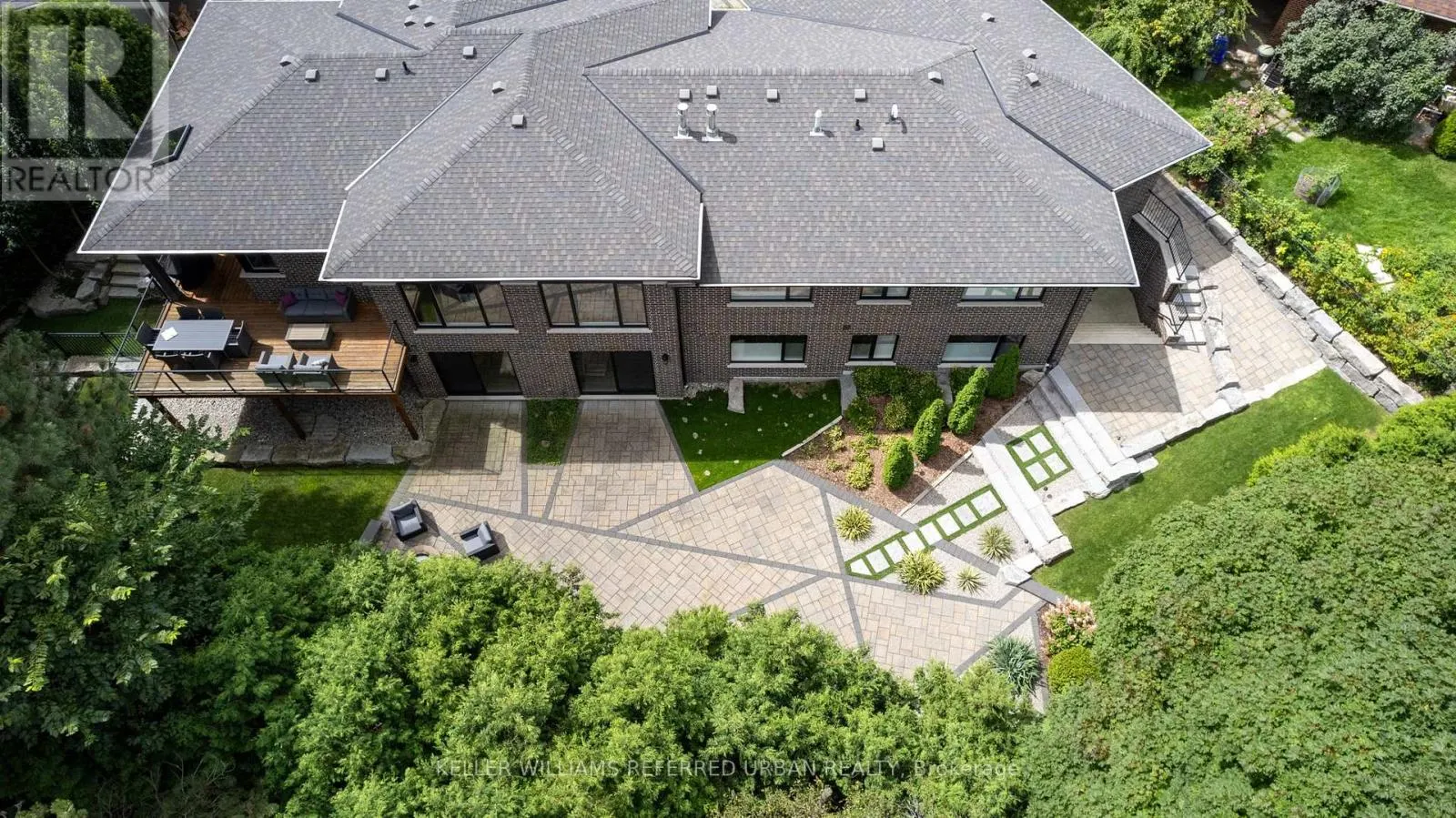 18 PLUMBSTEAD COURT
