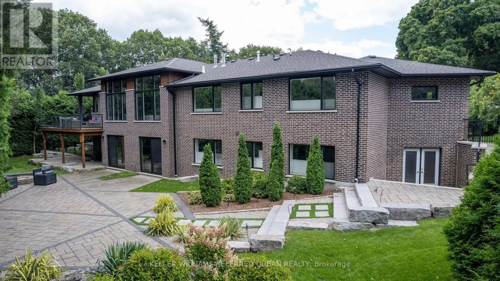 18 PLUMBSTEAD COURT