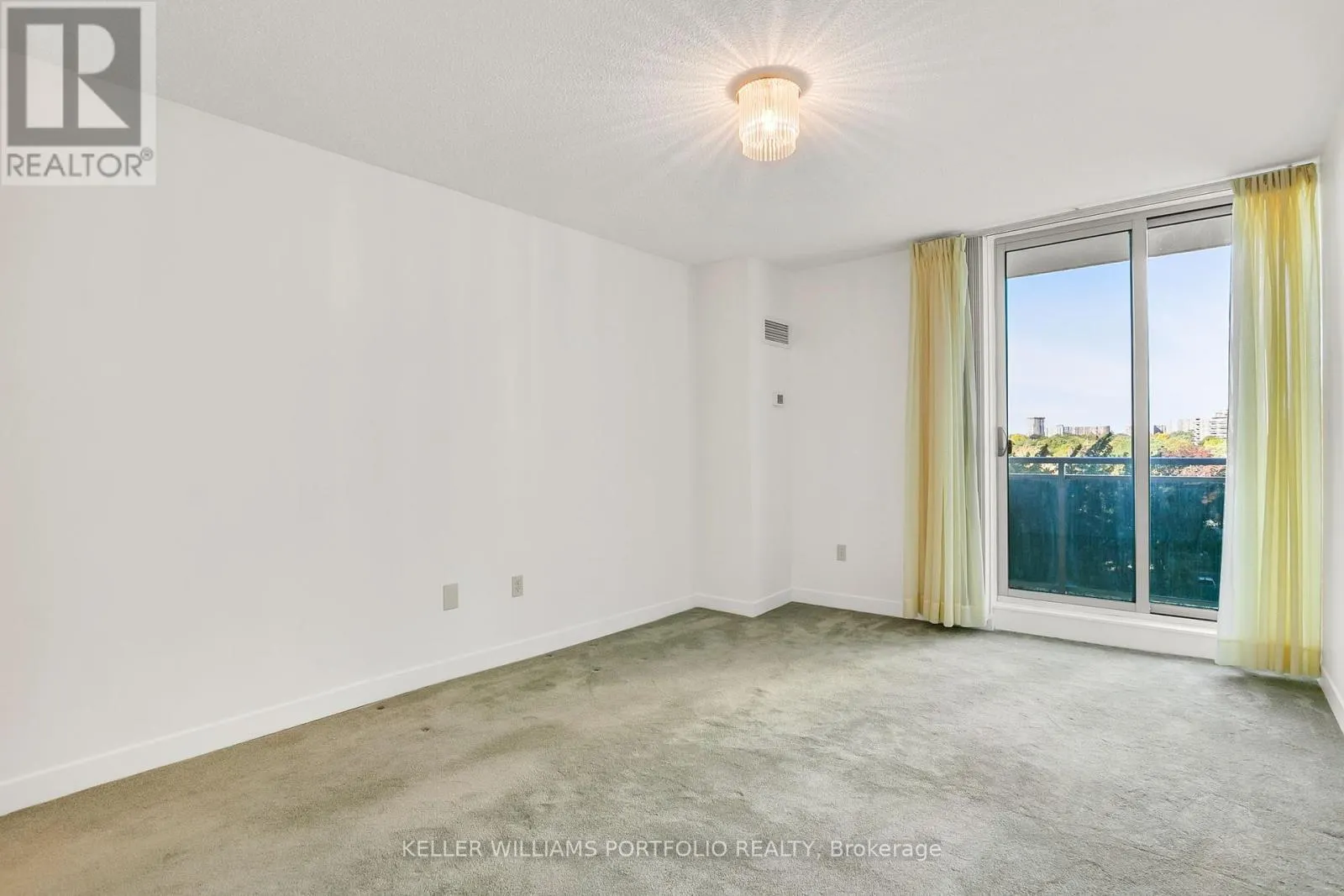 710 - 820 BURNHAMTHORPE ROAD