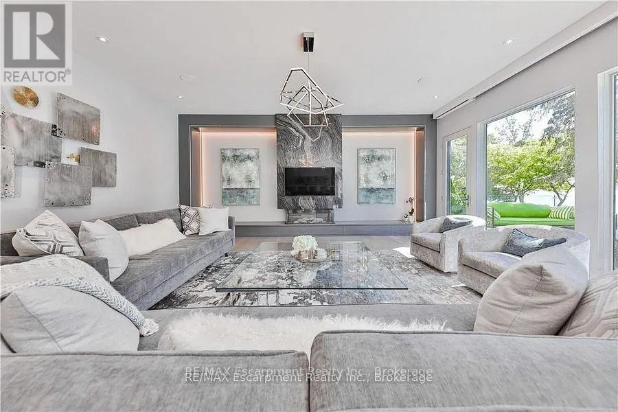 2250 CHANCERY LANE W