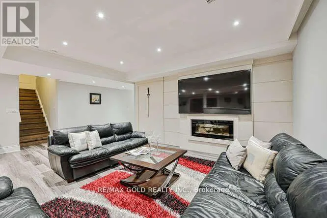 26 ADONIS CLOSE