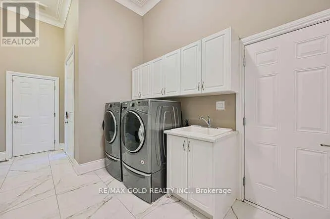 26 ADONIS CLOSE