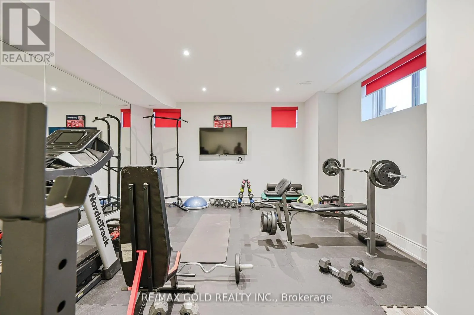 26 ADONIS CLOSE