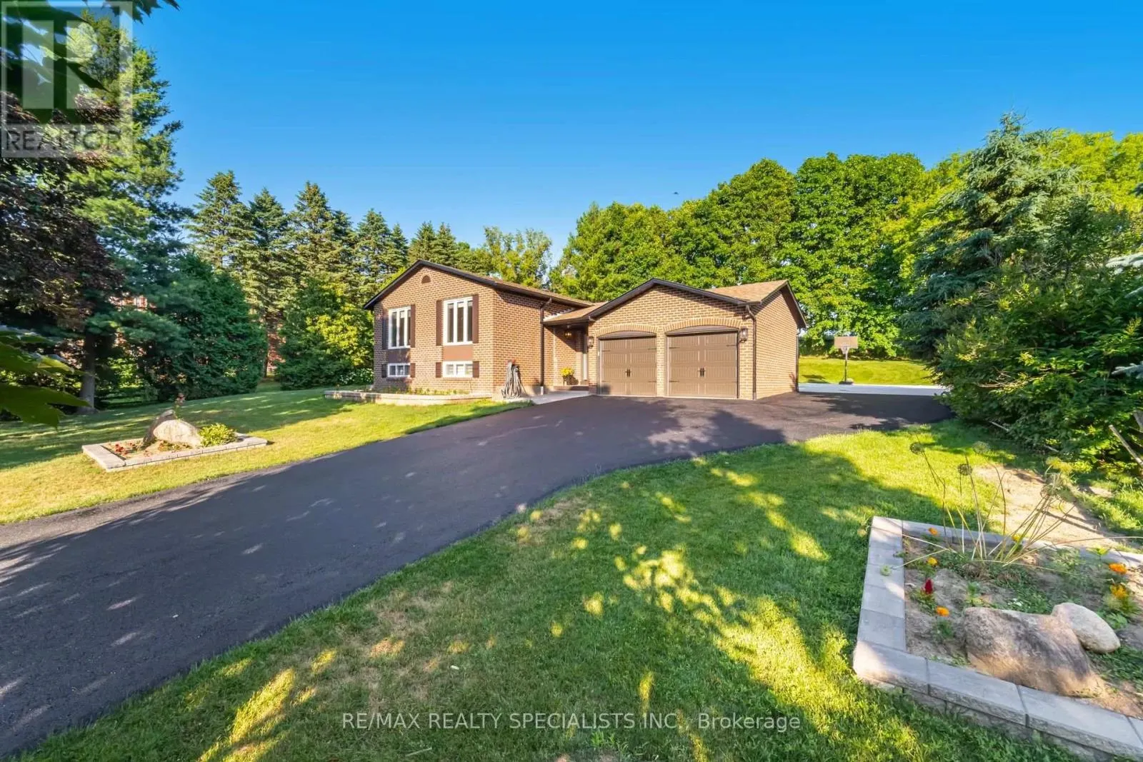 15 VALEWOOD DRIVE