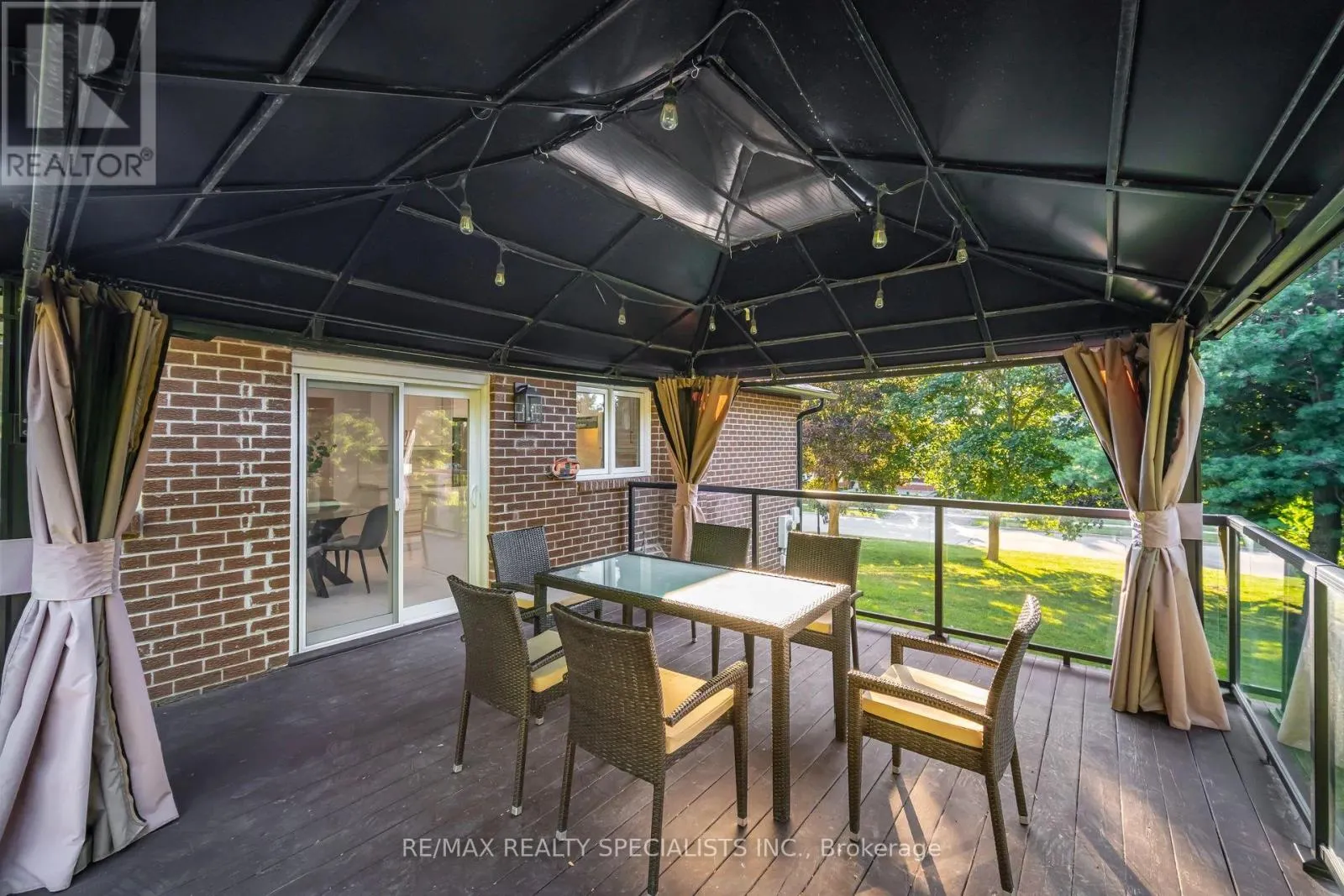 15 VALEWOOD DRIVE