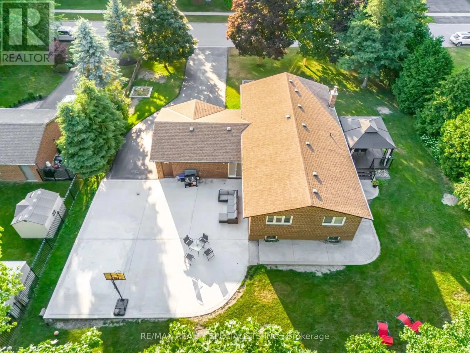 15 VALEWOOD DRIVE