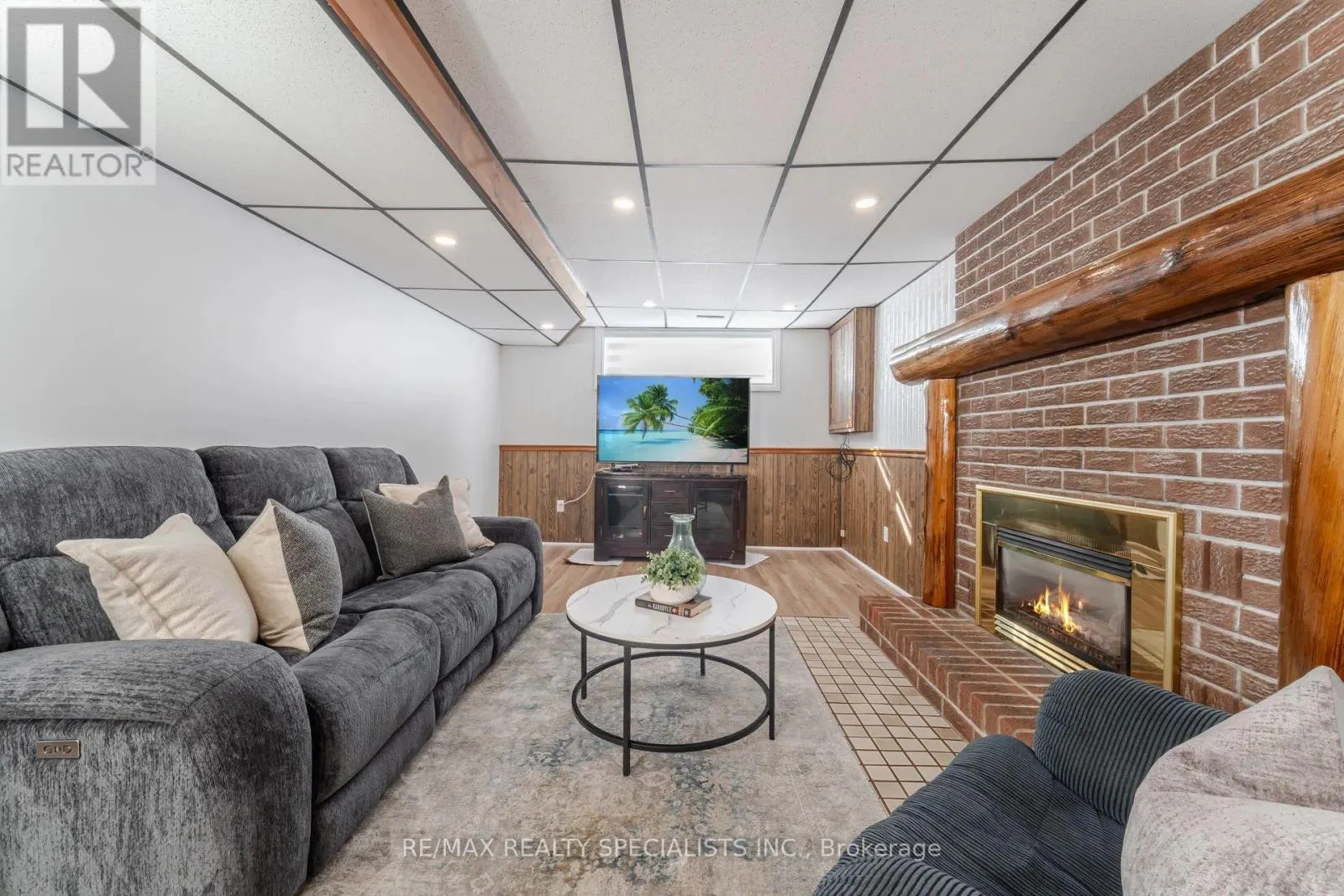 15 VALEWOOD DRIVE