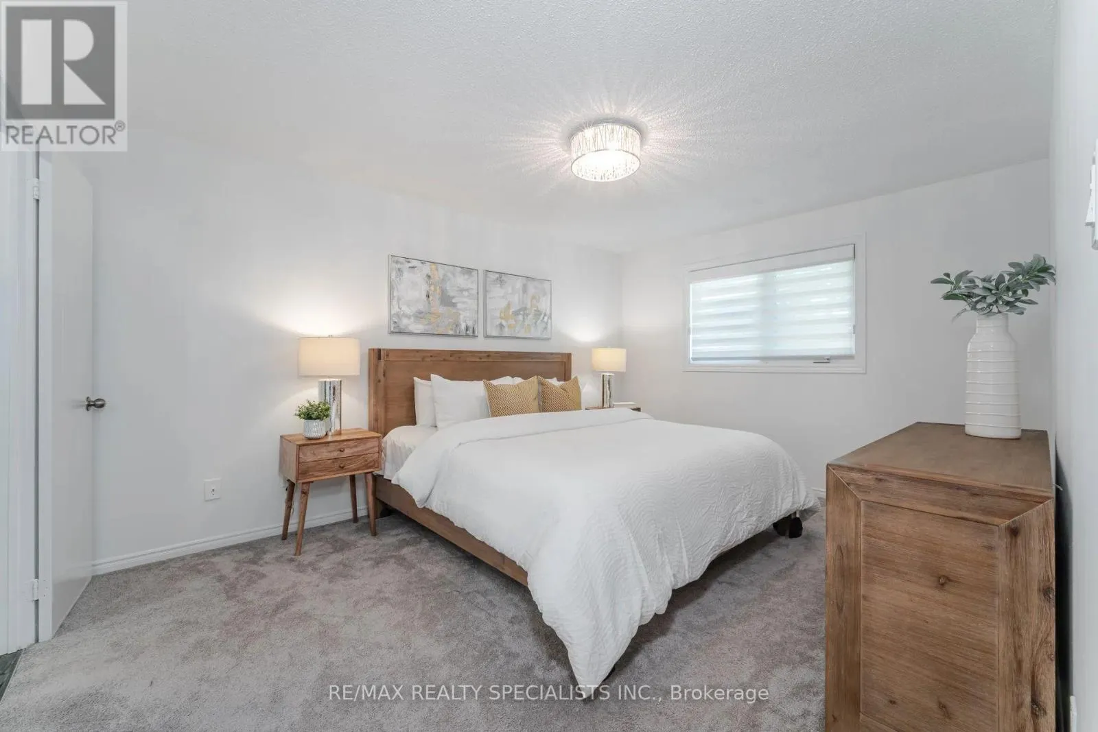 15 VALEWOOD DRIVE