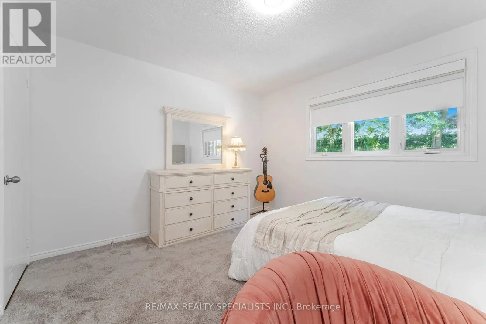 15 VALEWOOD DRIVE