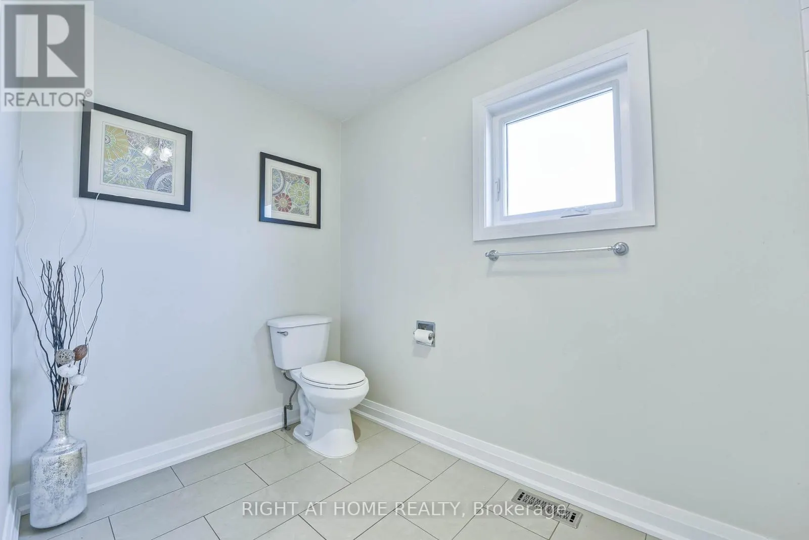 1517 QUEENSBURY CRESCENT