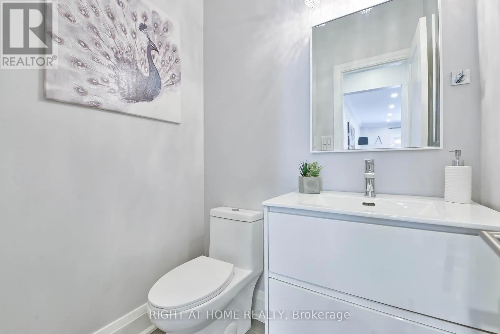 1517 QUEENSBURY CRESCENT