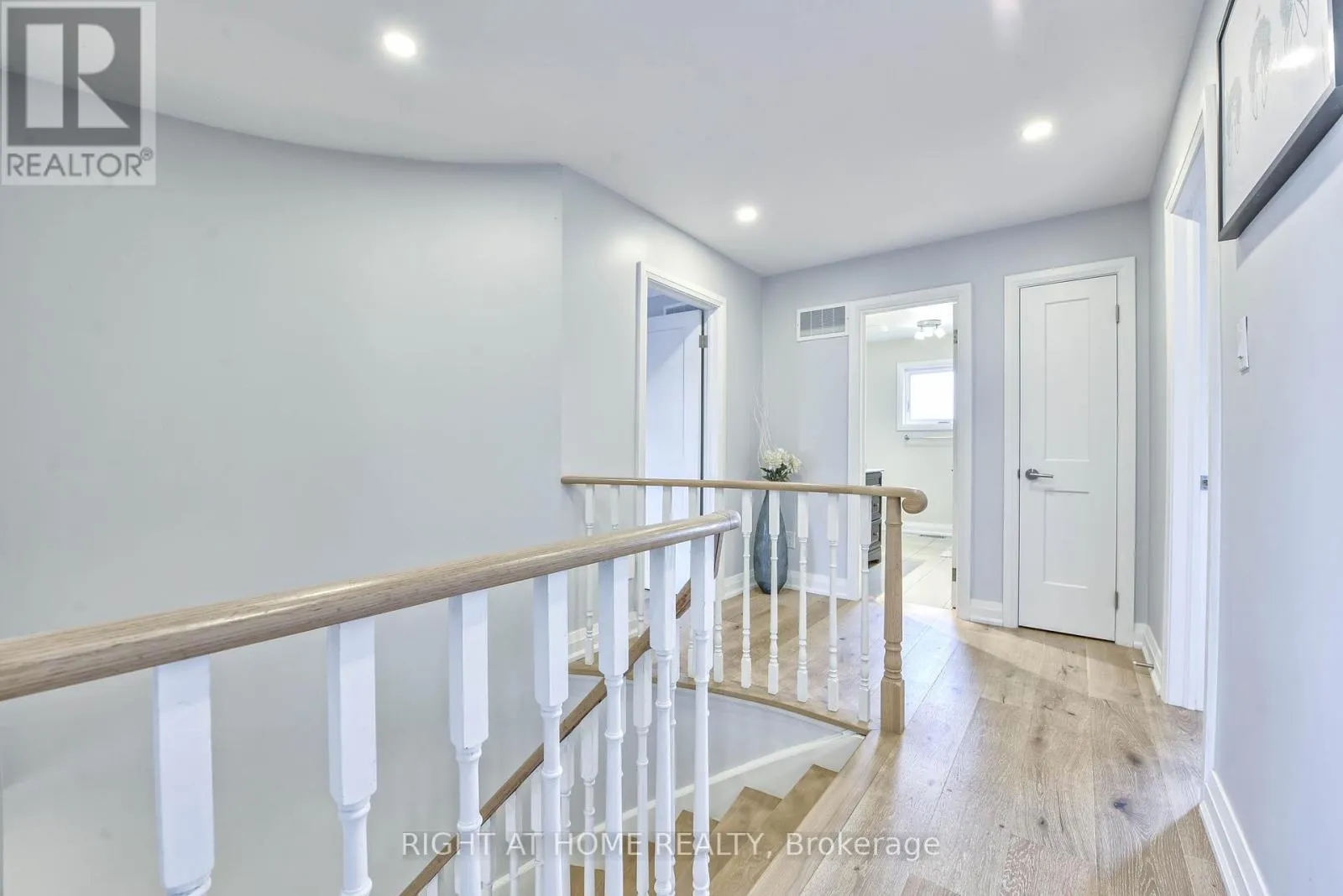 1517 QUEENSBURY CRESCENT