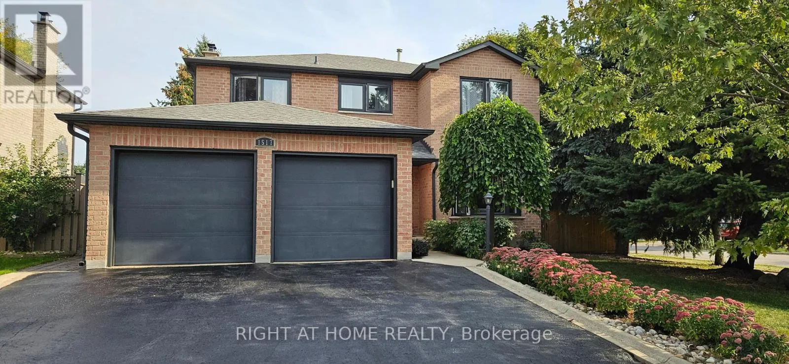 1517 QUEENSBURY CRESCENT