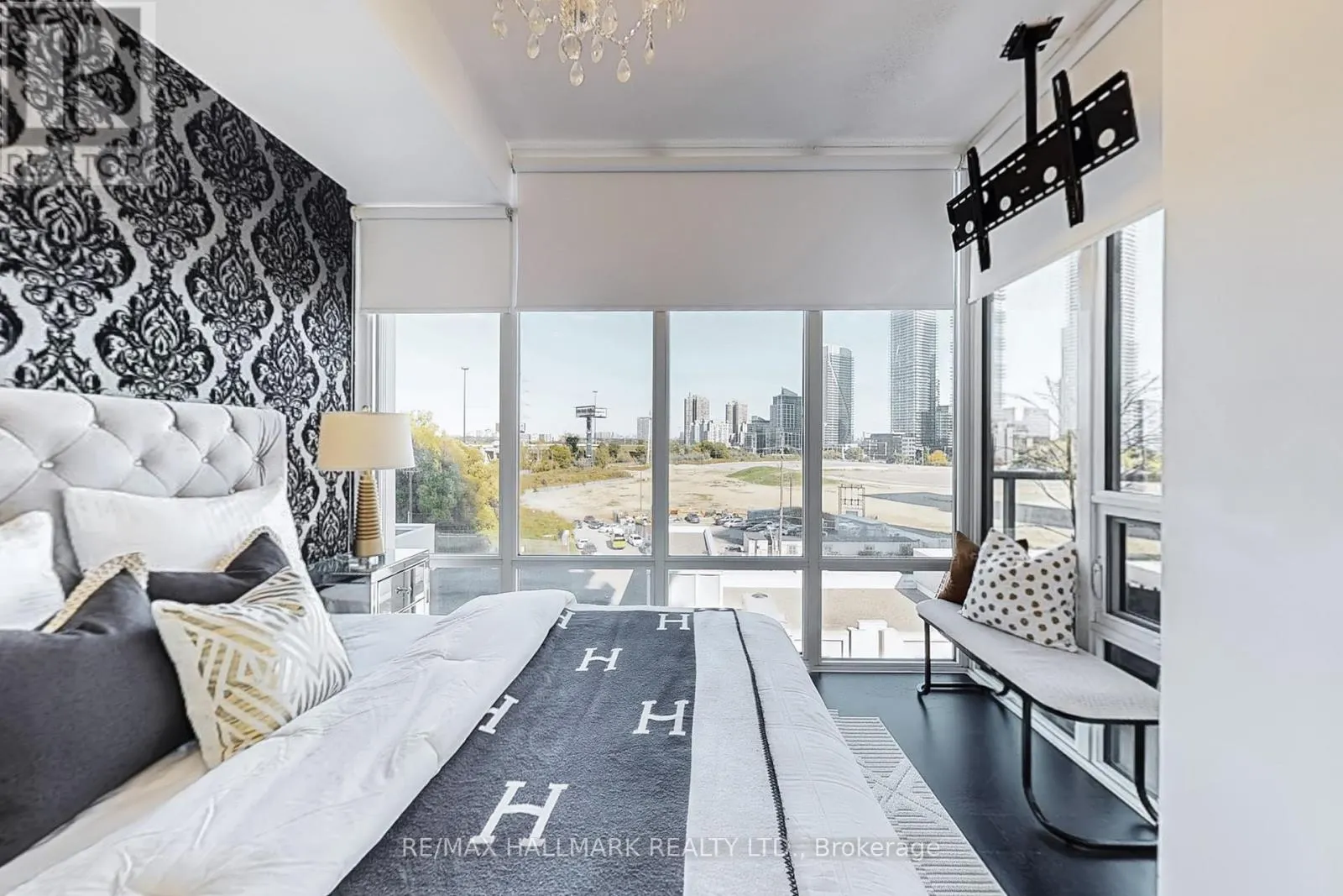 608 - 90 PARK LAWN ROAD
