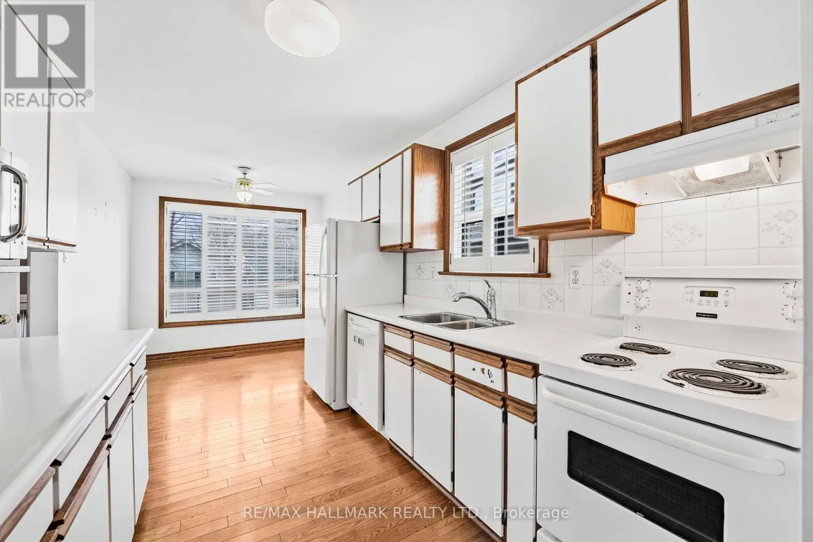 17 TOFIELD CRESCENT