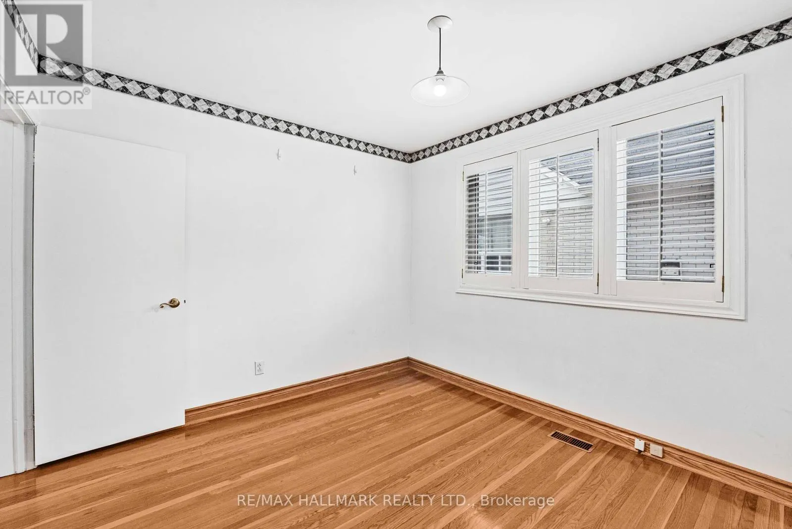 17 TOFIELD CRESCENT