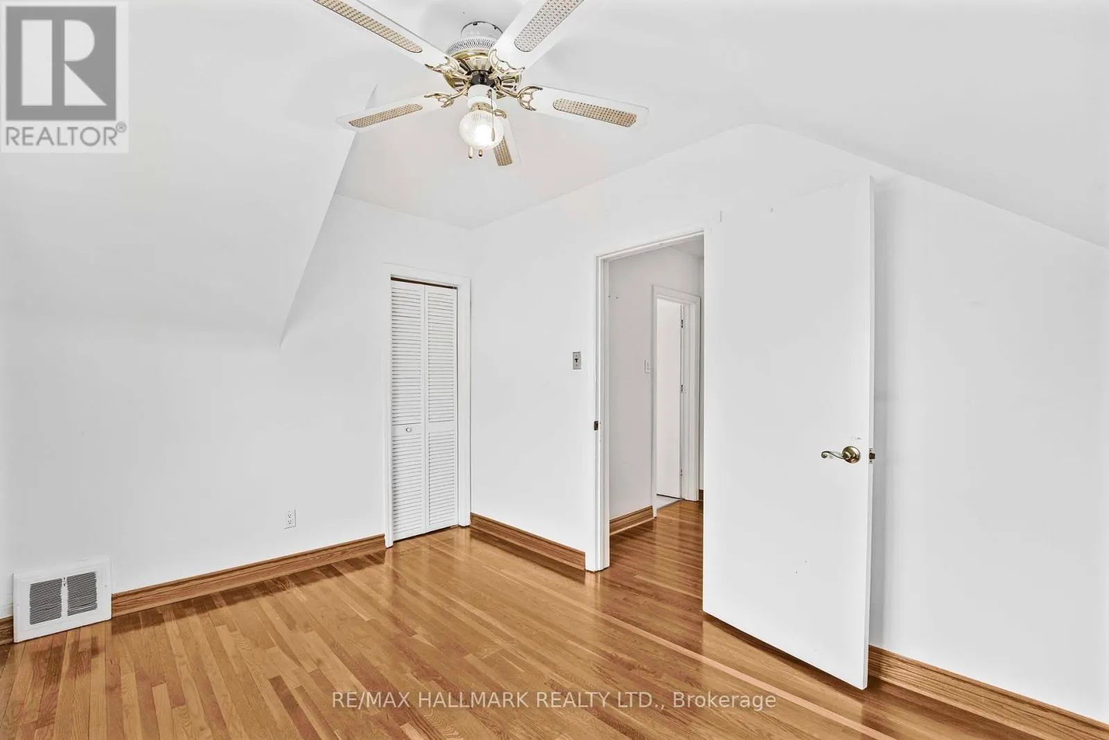 17 TOFIELD CRESCENT