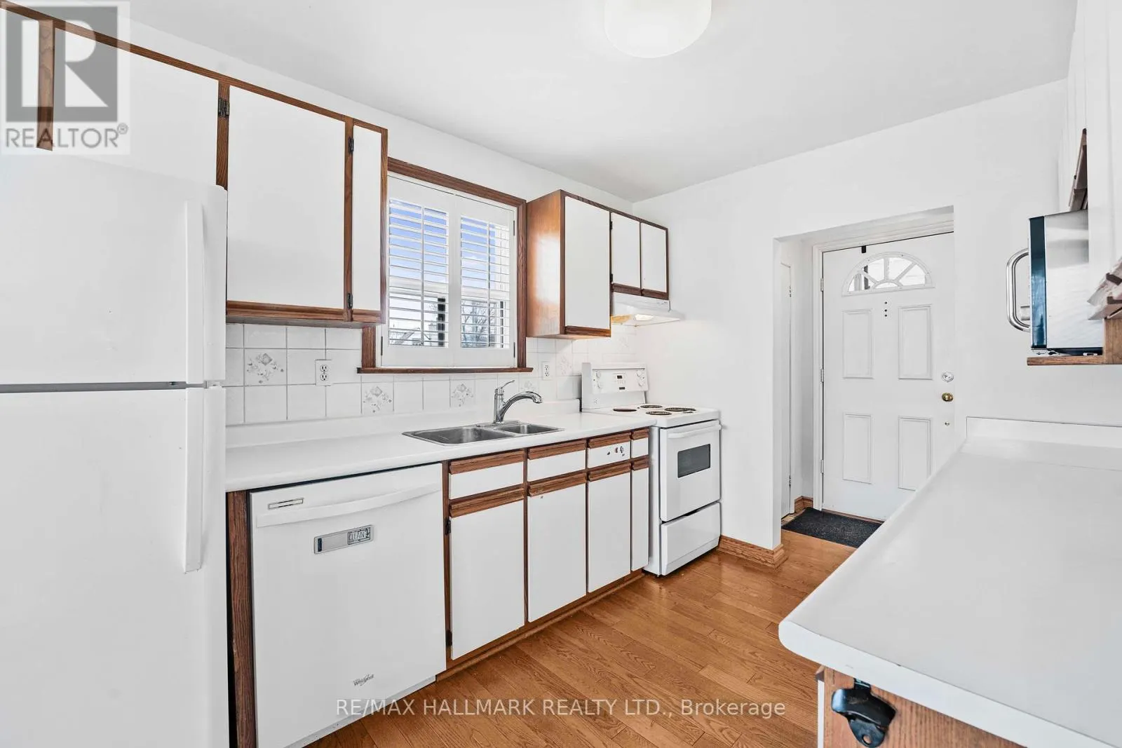 17 TOFIELD CRESCENT