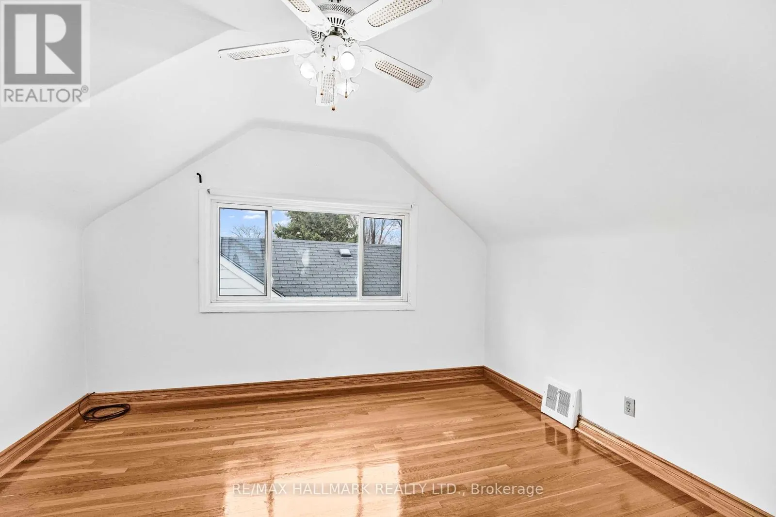 17 TOFIELD CRESCENT