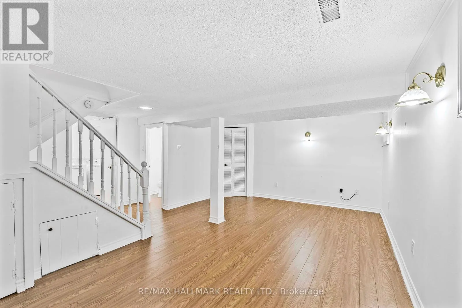 17 TOFIELD CRESCENT
